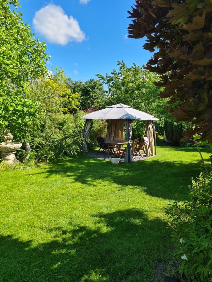 Dworek Sw.Antoniego Slawutowo Exterior photo